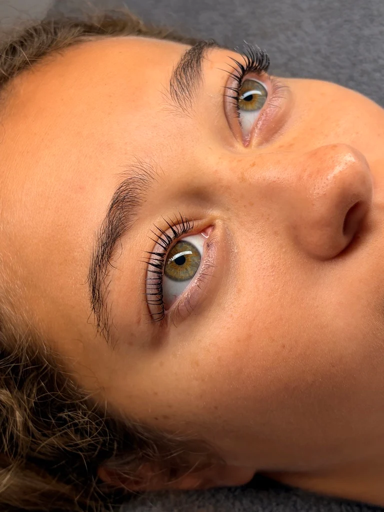 Nærbillede af vipper efter lash lift